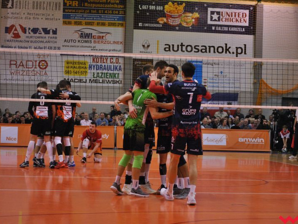 Marketingowe zwycięstwo i sportowa porażka. Pomarańczowi nie zawiedli swoich kibiców (galeria)