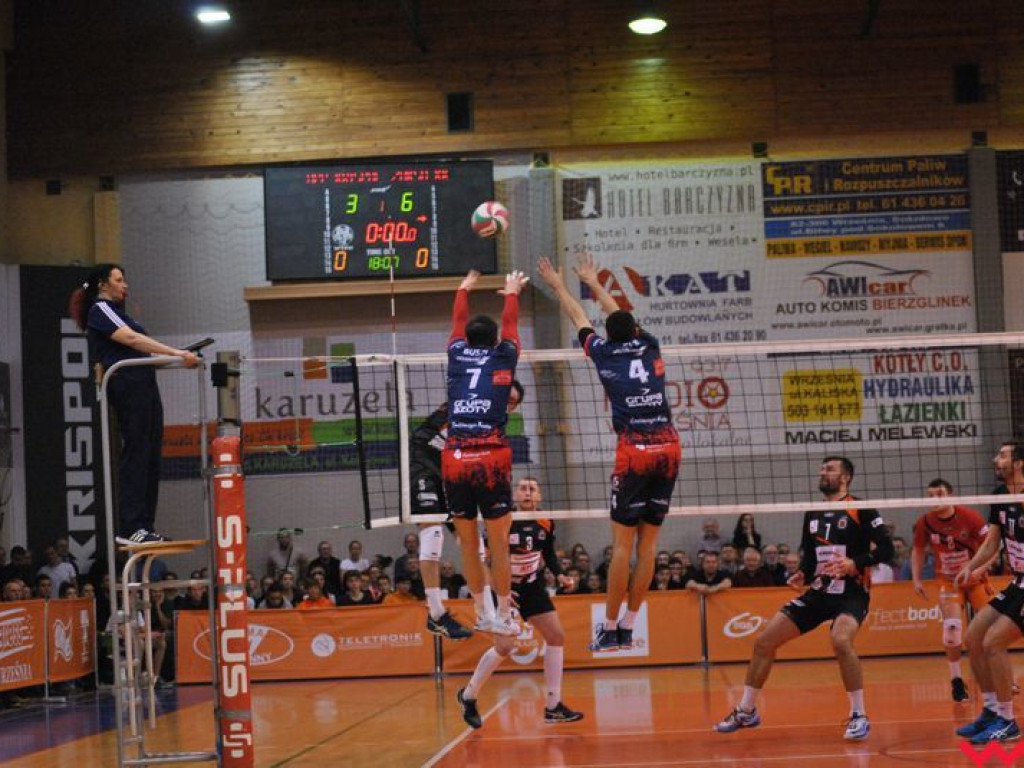 Marketingowe zwycięstwo i sportowa porażka. Pomarańczowi nie zawiedli swoich kibiców (galeria)