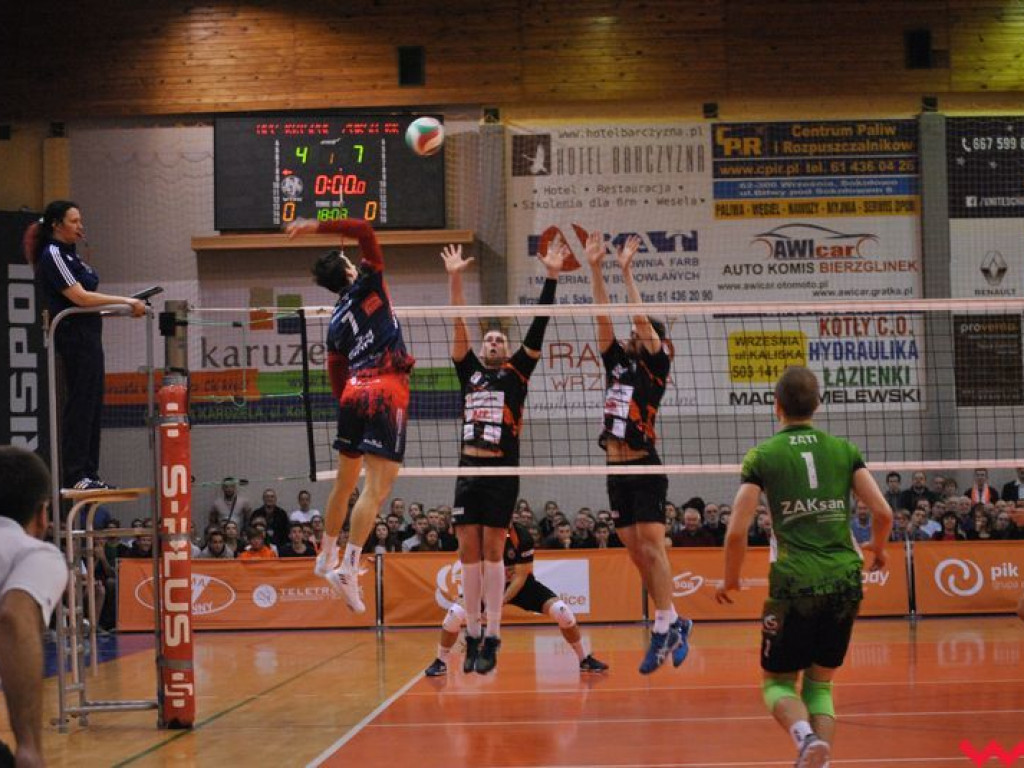 Marketingowe zwycięstwo i sportowa porażka. Pomarańczowi nie zawiedli swoich kibiców (galeria)