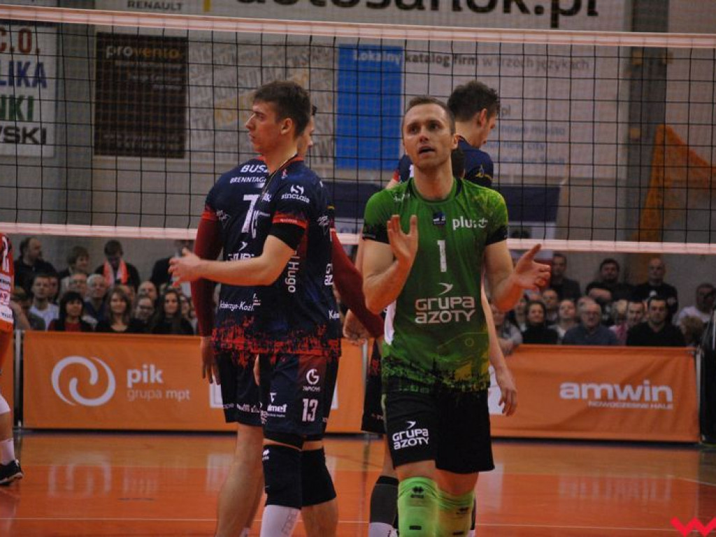 Marketingowe zwycięstwo i sportowa porażka. Pomarańczowi nie zawiedli swoich kibiców (galeria)