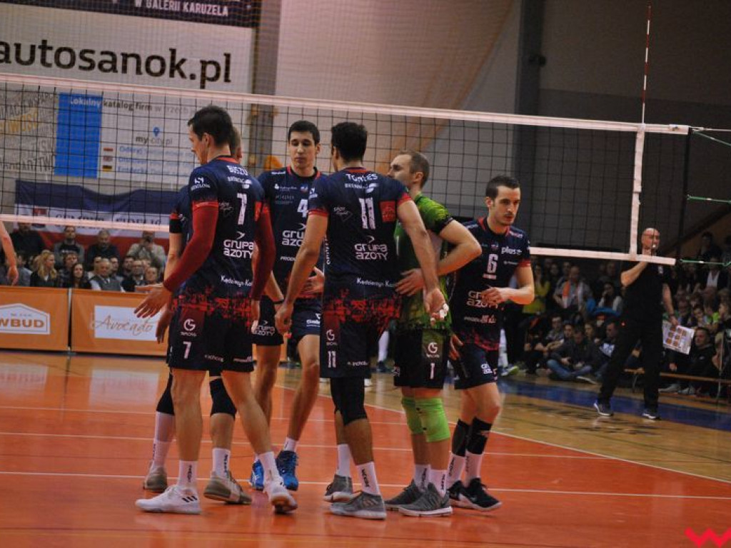 Marketingowe zwycięstwo i sportowa porażka. Pomarańczowi nie zawiedli swoich kibiców (galeria)