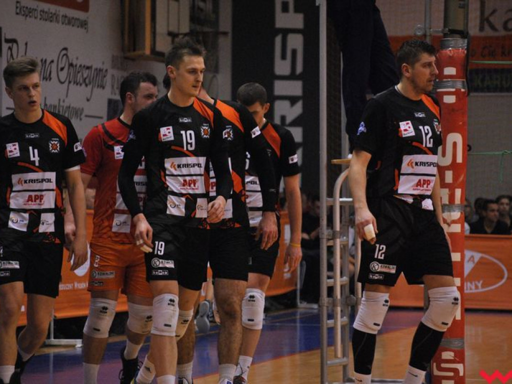 Marketingowe zwycięstwo i sportowa porażka. Pomarańczowi nie zawiedli swoich kibiców (galeria)