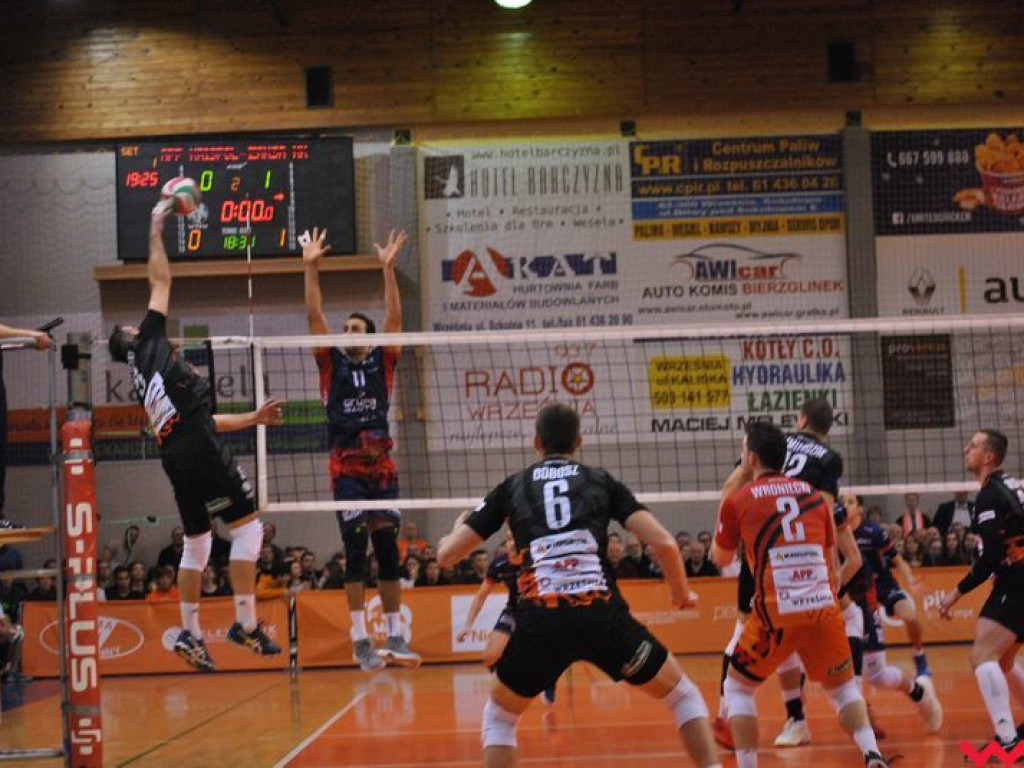 Marketingowe zwycięstwo i sportowa porażka. Pomarańczowi nie zawiedli swoich kibiców (galeria)