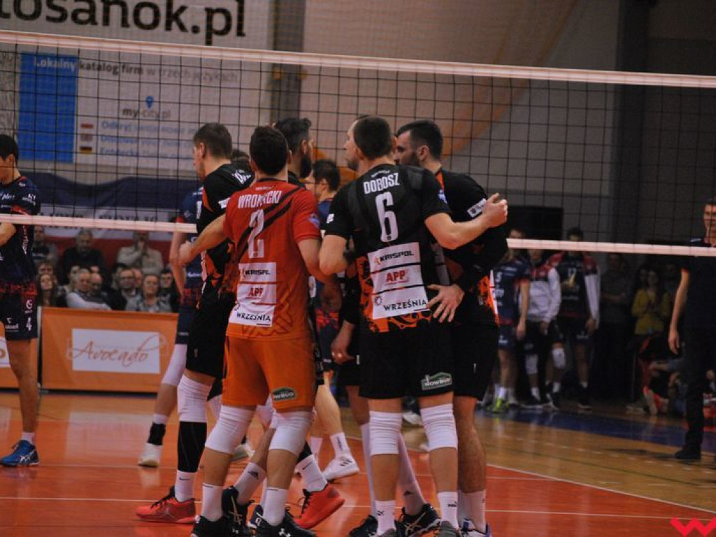 Marketingowe zwycięstwo i sportowa porażka. Pomarańczowi nie zawiedli swoich kibiców (galeria)