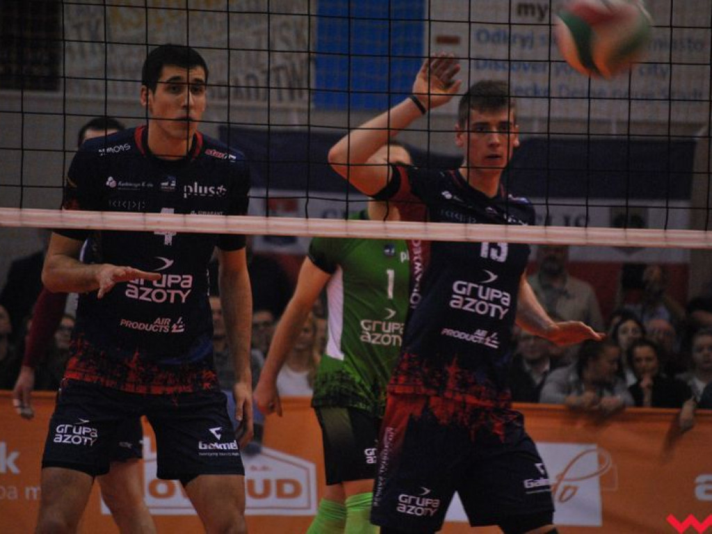 Marketingowe zwycięstwo i sportowa porażka. Pomarańczowi nie zawiedli swoich kibiców (galeria)