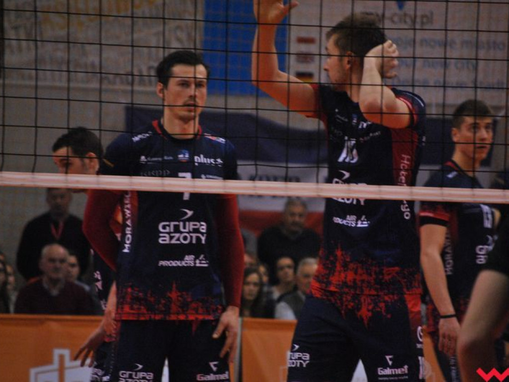 Marketingowe zwycięstwo i sportowa porażka. Pomarańczowi nie zawiedli swoich kibiców (galeria)