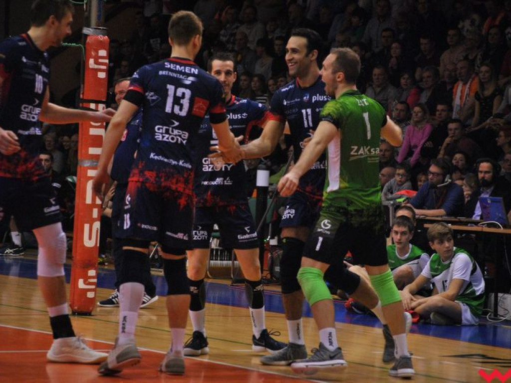 Marketingowe zwycięstwo i sportowa porażka. Pomarańczowi nie zawiedli swoich kibiców (galeria)