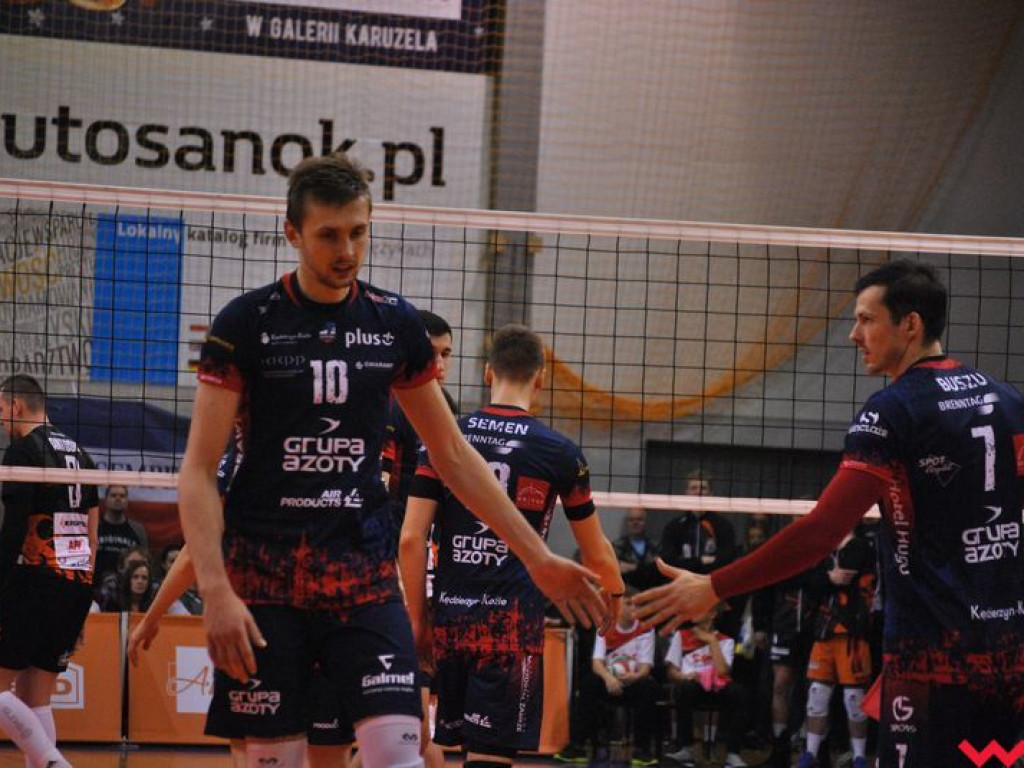 Marketingowe zwycięstwo i sportowa porażka. Pomarańczowi nie zawiedli swoich kibiców (galeria)