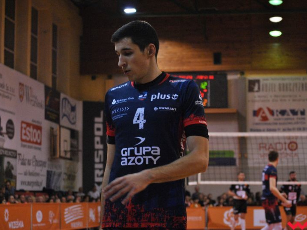 Marketingowe zwycięstwo i sportowa porażka. Pomarańczowi nie zawiedli swoich kibiców (galeria)