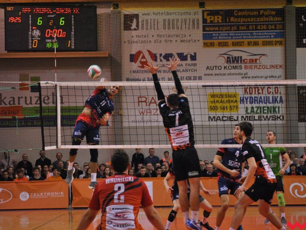 Marketingowe zwycięstwo i sportowa porażka. Pomarańczowi nie zawiedli swoich kibiców (galeria)
