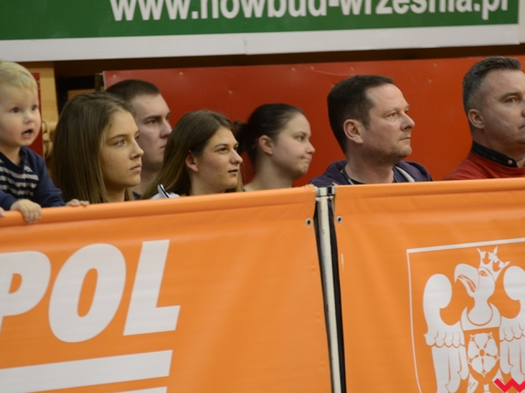 Marketingowe zwycięstwo i sportowa porażka. Pomarańczowi nie zawiedli swoich kibiców (galeria)