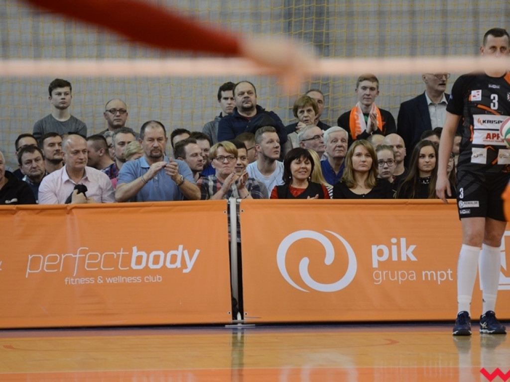 Marketingowe zwycięstwo i sportowa porażka. Pomarańczowi nie zawiedli swoich kibiców (galeria)