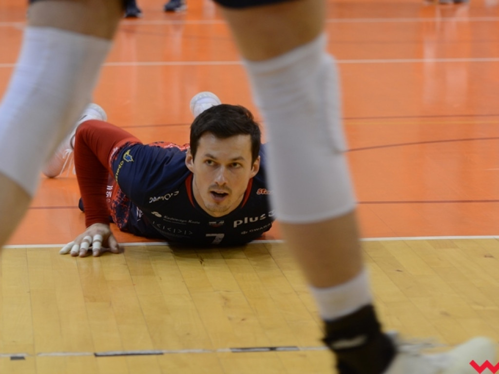 Marketingowe zwycięstwo i sportowa porażka. Pomarańczowi nie zawiedli swoich kibiców (galeria)