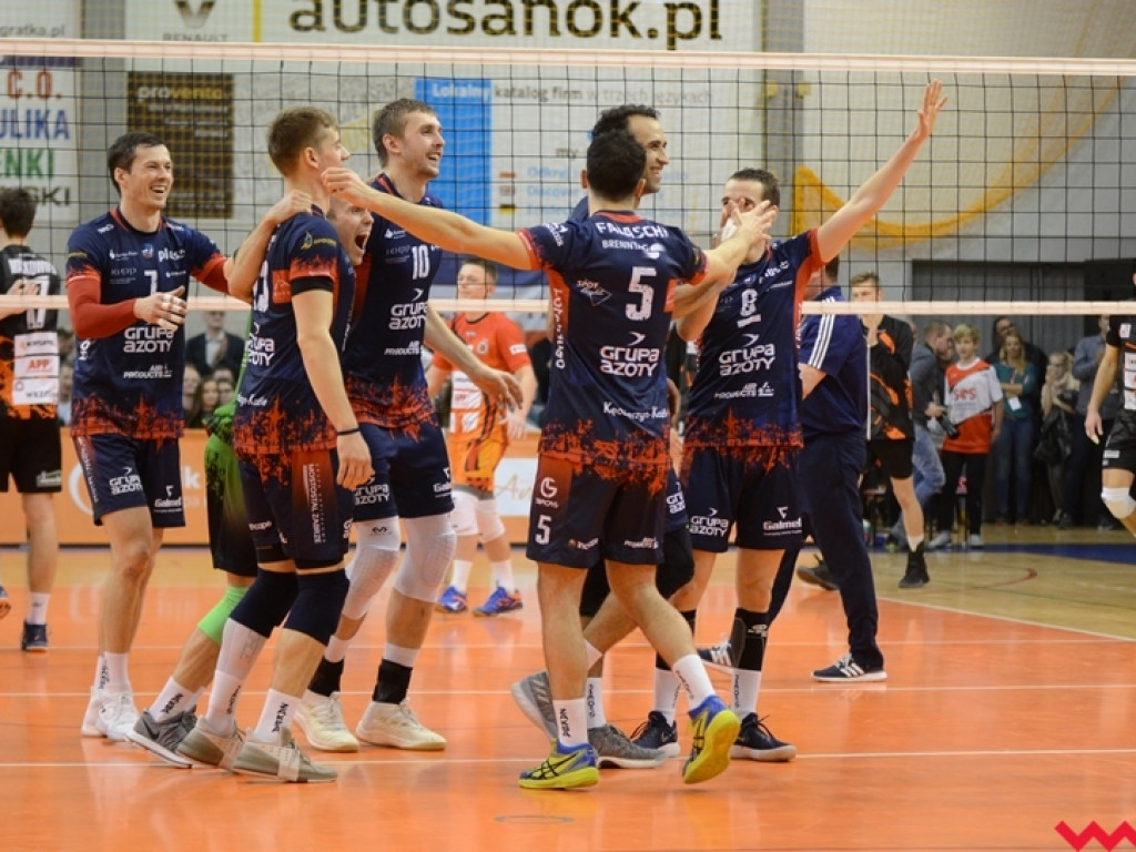Marketingowe zwycięstwo i sportowa porażka. Pomarańczowi nie zawiedli swoich kibiców (galeria)
