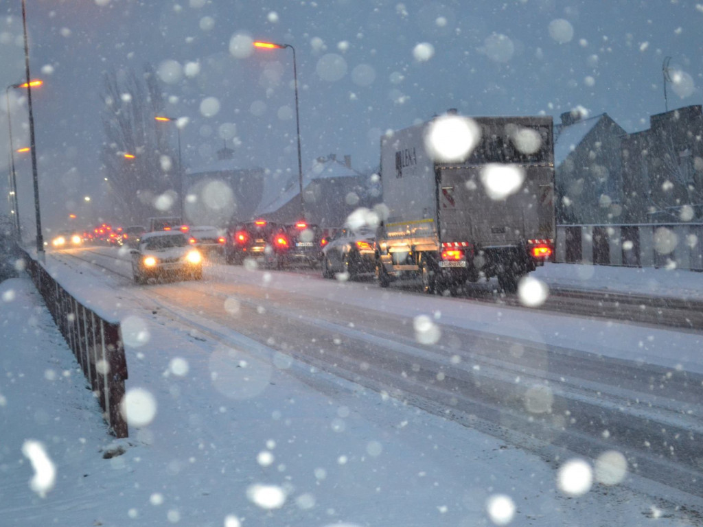 Śnieg, brak prądu i korki - tak wyglądał atak Fryderyki