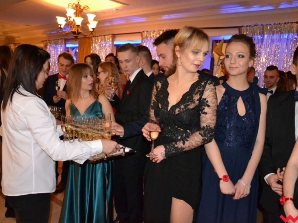  Sezon na studniówki we Wrześni rozpoczęty. Politechnicy już po polonezie