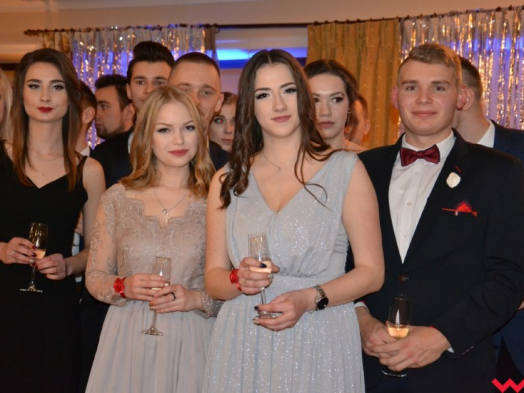  Sezon na studniówki we Wrześni rozpoczęty. Politechnicy już po polonezie