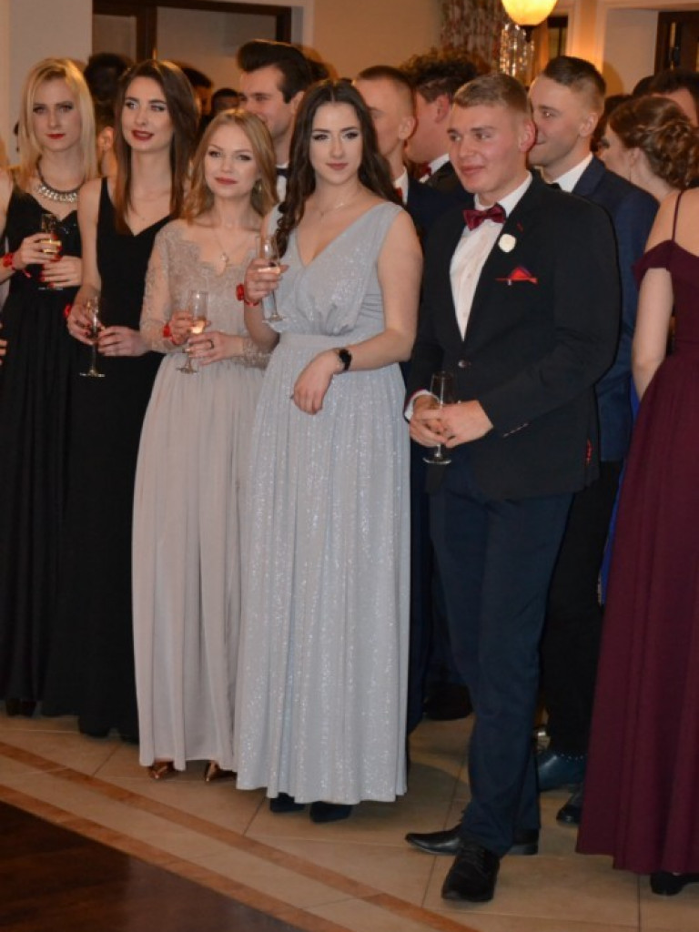  Sezon na studniówki we Wrześni rozpoczęty. Politechnicy już po polonezie