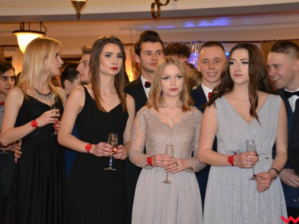  Sezon na studniówki we Wrześni rozpoczęty. Politechnicy już po polonezie