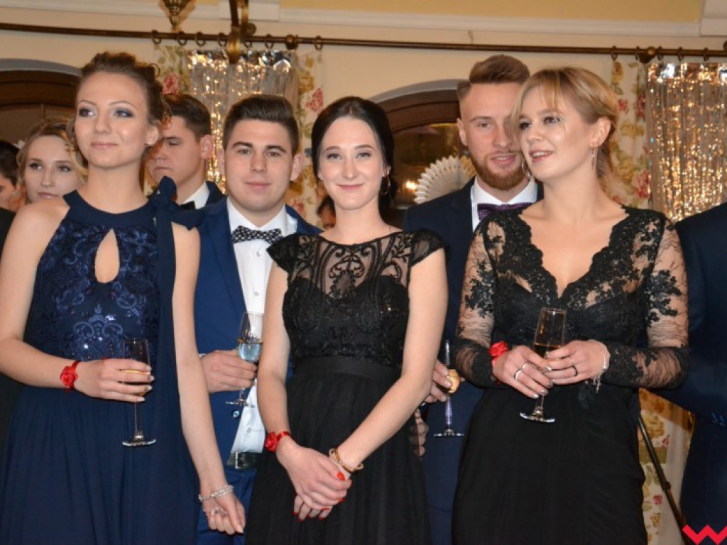  Sezon na studniówki we Wrześni rozpoczęty. Politechnicy już po polonezie