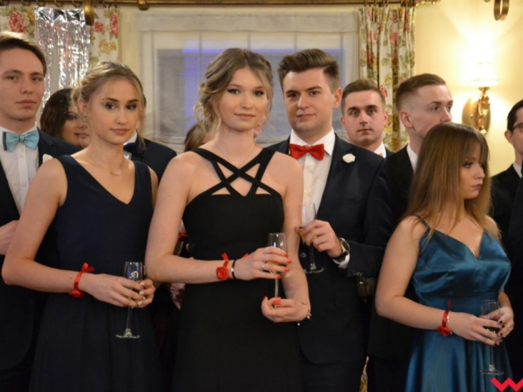  Sezon na studniówki we Wrześni rozpoczęty. Politechnicy już po polonezie