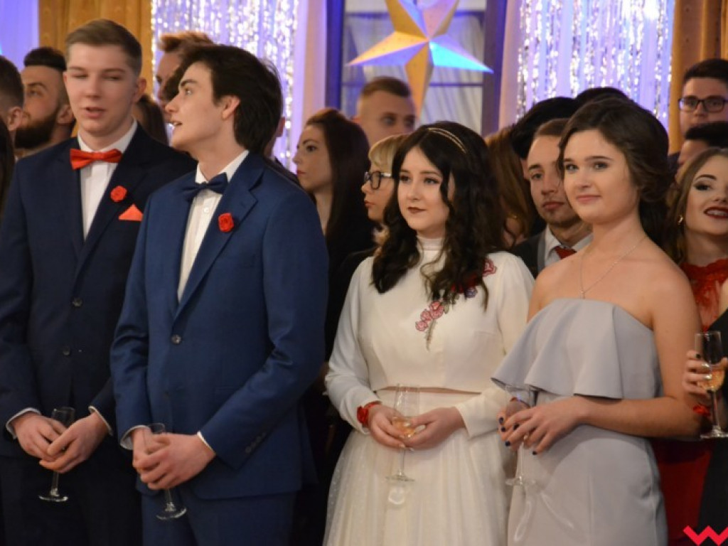  Sezon na studniówki we Wrześni rozpoczęty. Politechnicy już po polonezie