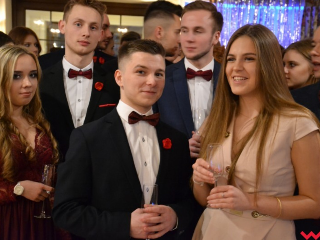  Sezon na studniówki we Wrześni rozpoczęty. Politechnicy już po polonezie