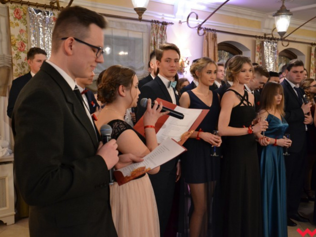  Sezon na studniówki we Wrześni rozpoczęty. Politechnicy już po polonezie