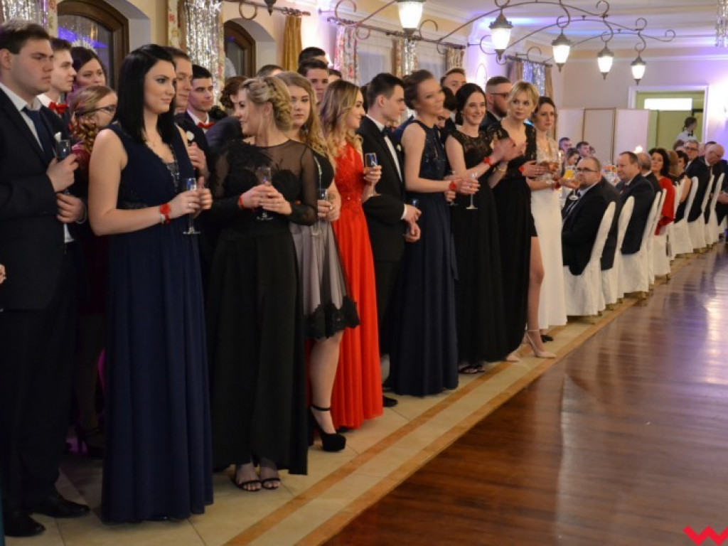  Sezon na studniówki we Wrześni rozpoczęty. Politechnicy już po polonezie