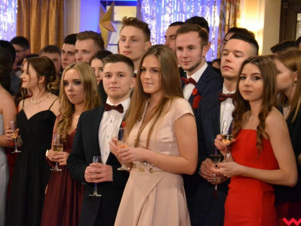  Sezon na studniówki we Wrześni rozpoczęty. Politechnicy już po polonezie