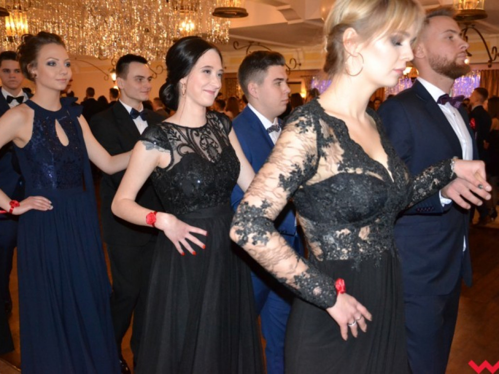  Sezon na studniówki we Wrześni rozpoczęty. Politechnicy już po polonezie