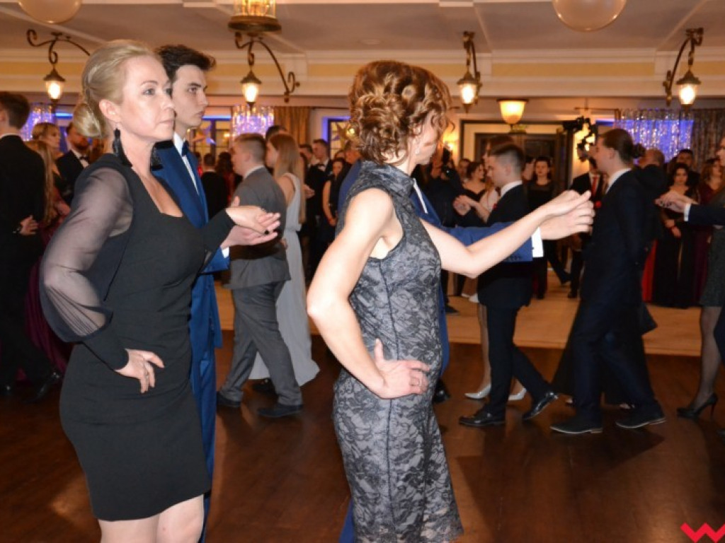  Sezon na studniówki we Wrześni rozpoczęty. Politechnicy już po polonezie