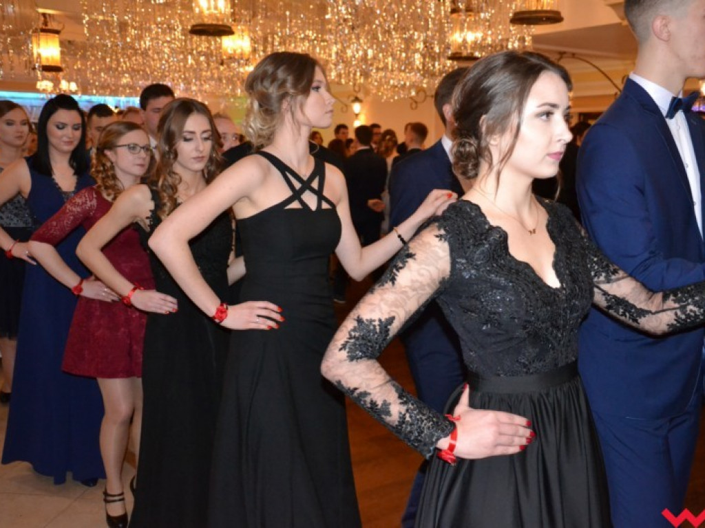  Sezon na studniówki we Wrześni rozpoczęty. Politechnicy już po polonezie