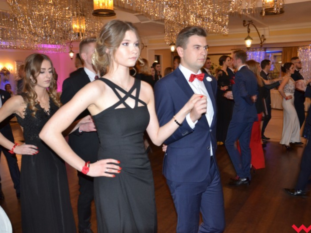  Sezon na studniówki we Wrześni rozpoczęty. Politechnicy już po polonezie