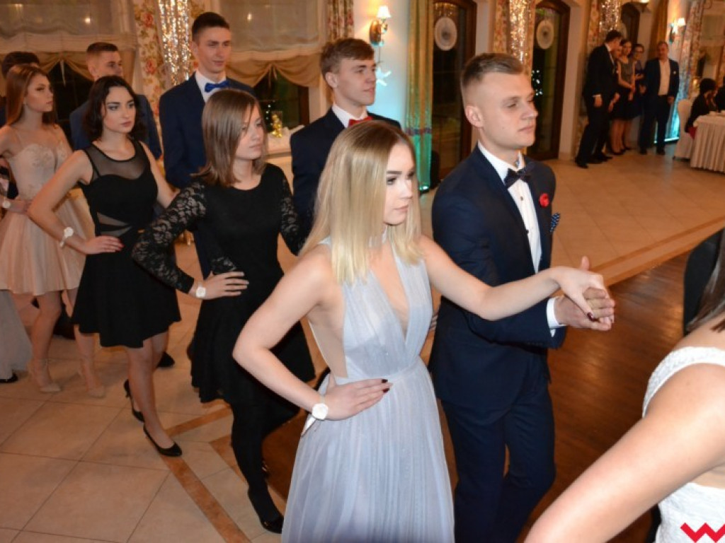  Sezon na studniówki we Wrześni rozpoczęty. Politechnicy już po polonezie