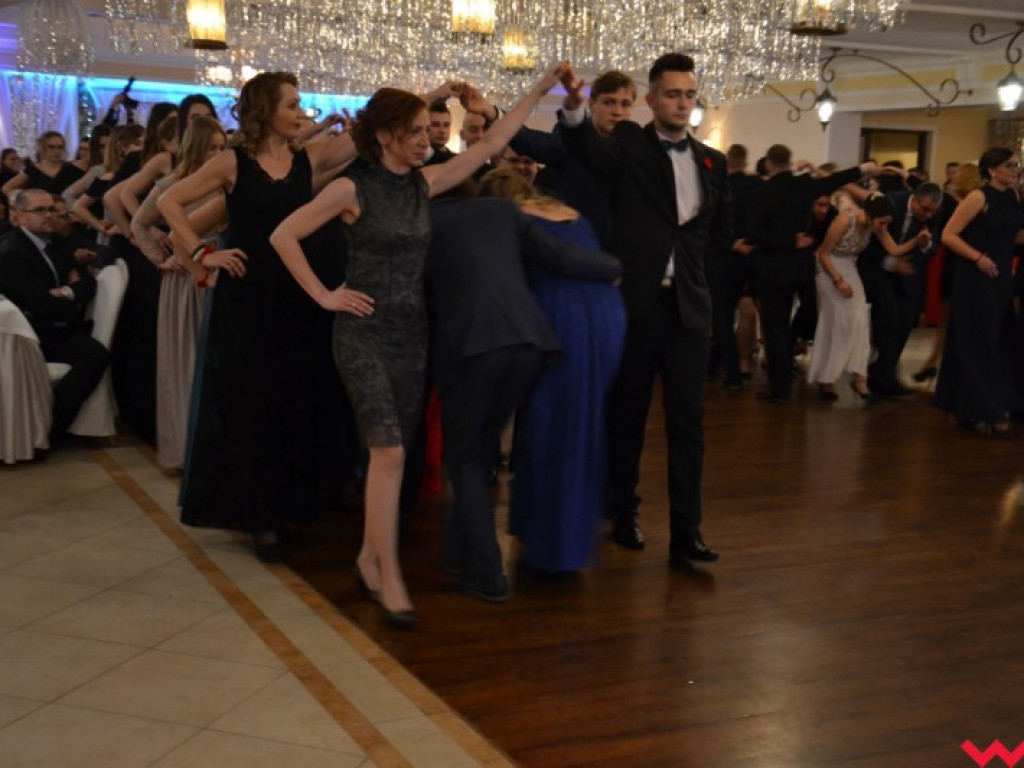  Sezon na studniówki we Wrześni rozpoczęty. Politechnicy już po polonezie