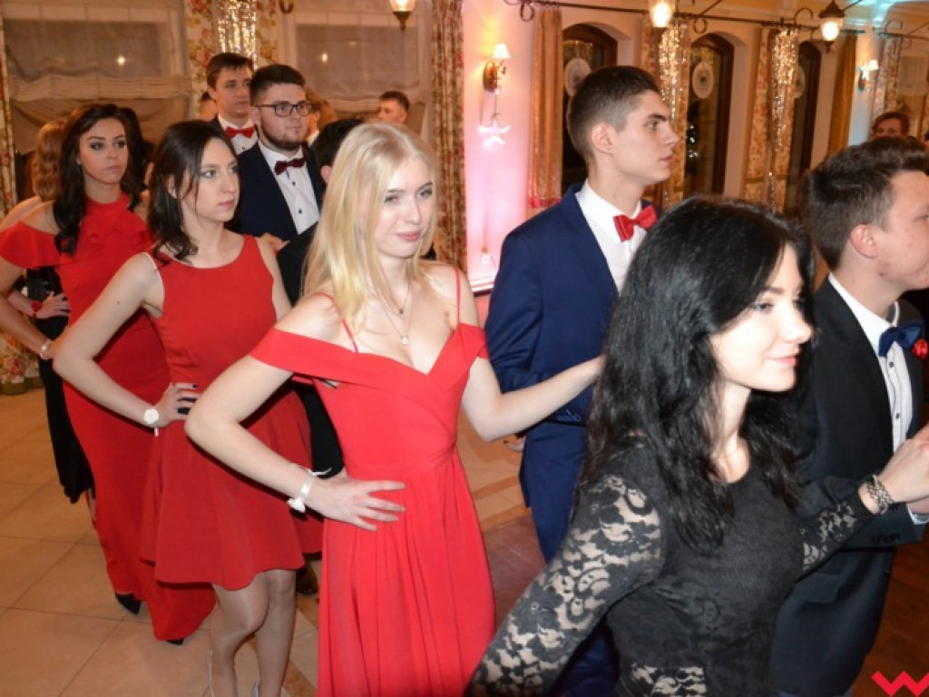  Sezon na studniówki we Wrześni rozpoczęty. Politechnicy już po polonezie