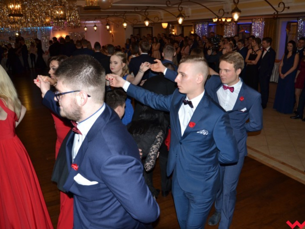  Sezon na studniówki we Wrześni rozpoczęty. Politechnicy już po polonezie