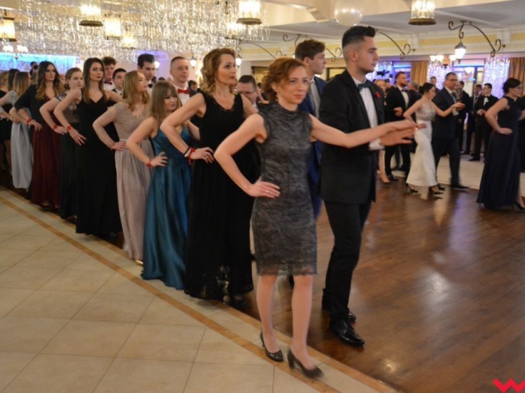  Sezon na studniówki we Wrześni rozpoczęty. Politechnicy już po polonezie