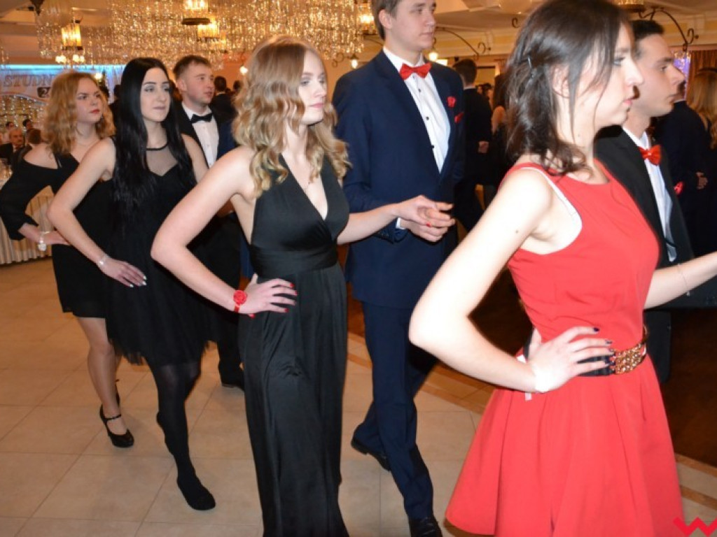  Sezon na studniówki we Wrześni rozpoczęty. Politechnicy już po polonezie