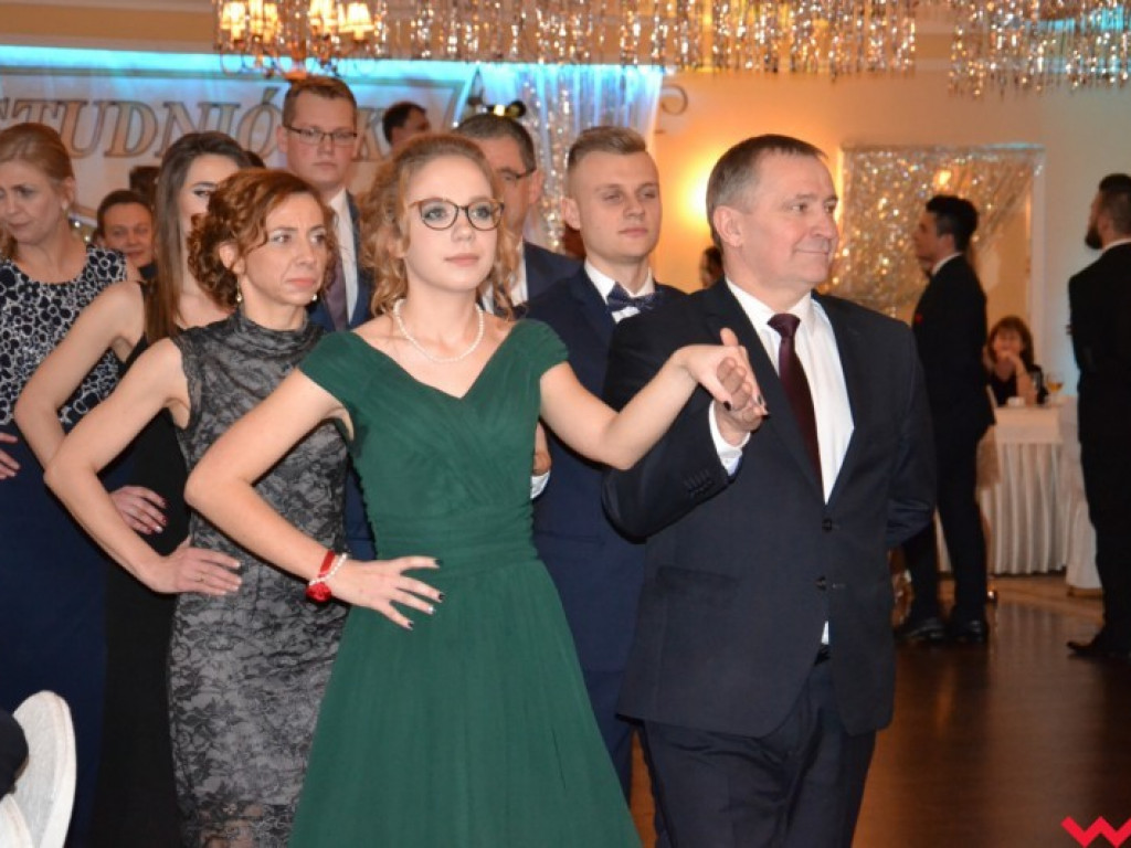  Sezon na studniówki we Wrześni rozpoczęty. Politechnicy już po polonezie