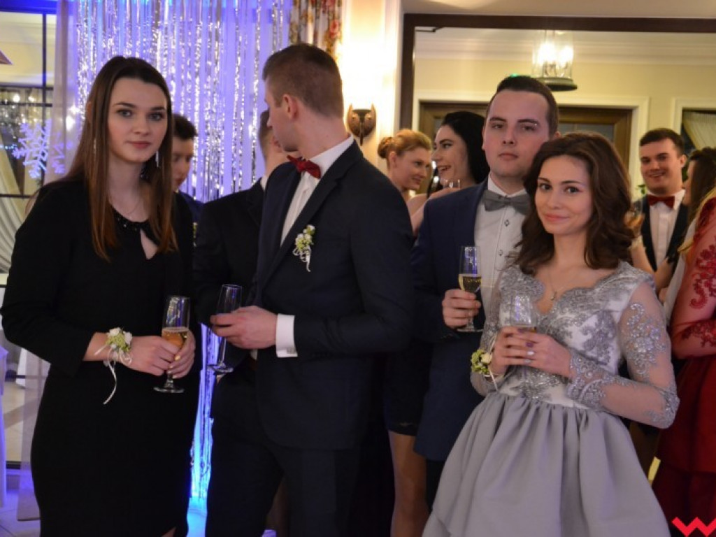 Studniówka 2018. Zobacz jak poloneza zatańczyli maturzyści „rolnika”