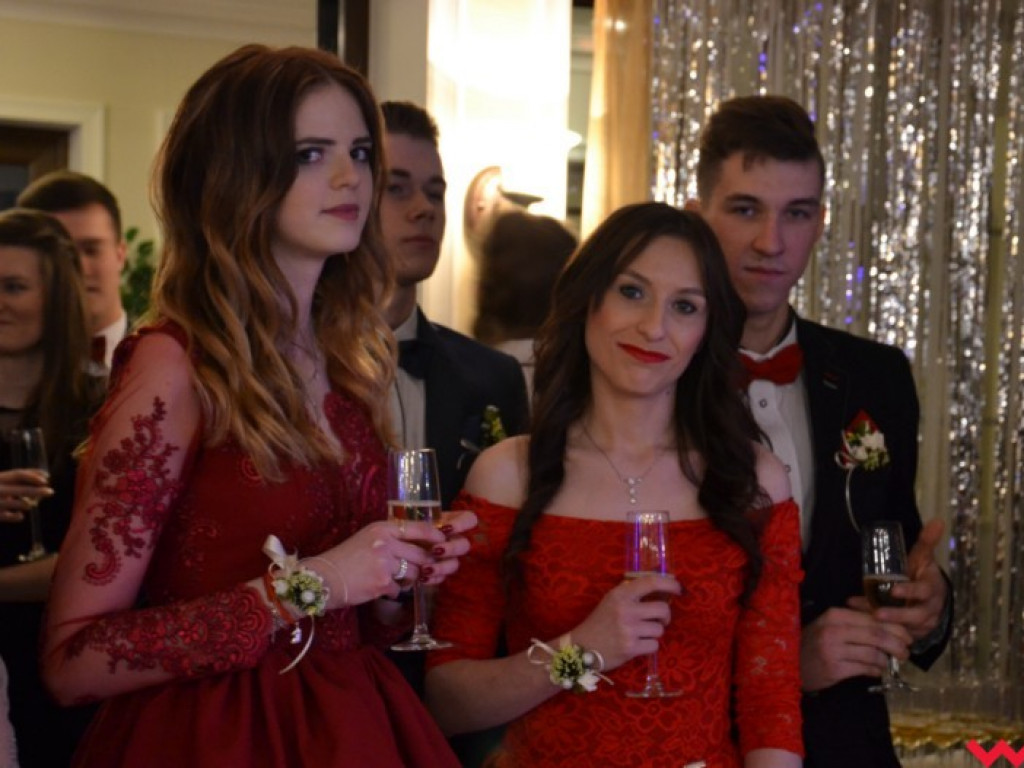 Studniówka 2018. Zobacz jak poloneza zatańczyli maturzyści „rolnika”