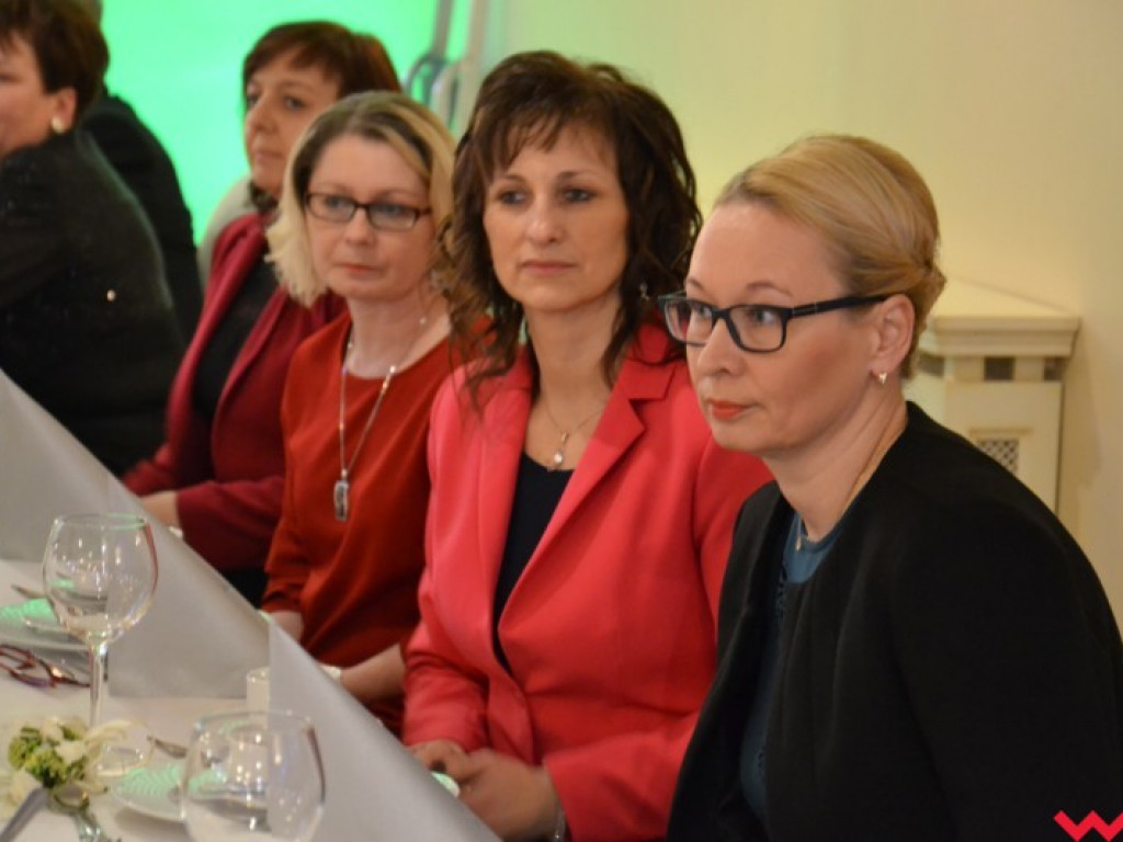 Studniówka 2018. Zobacz jak poloneza zatańczyli maturzyści „rolnika”