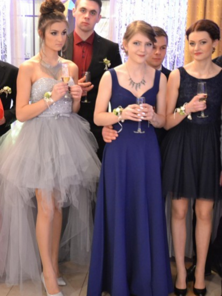 Studniówka 2018. Zobacz jak poloneza zatańczyli maturzyści „rolnika”