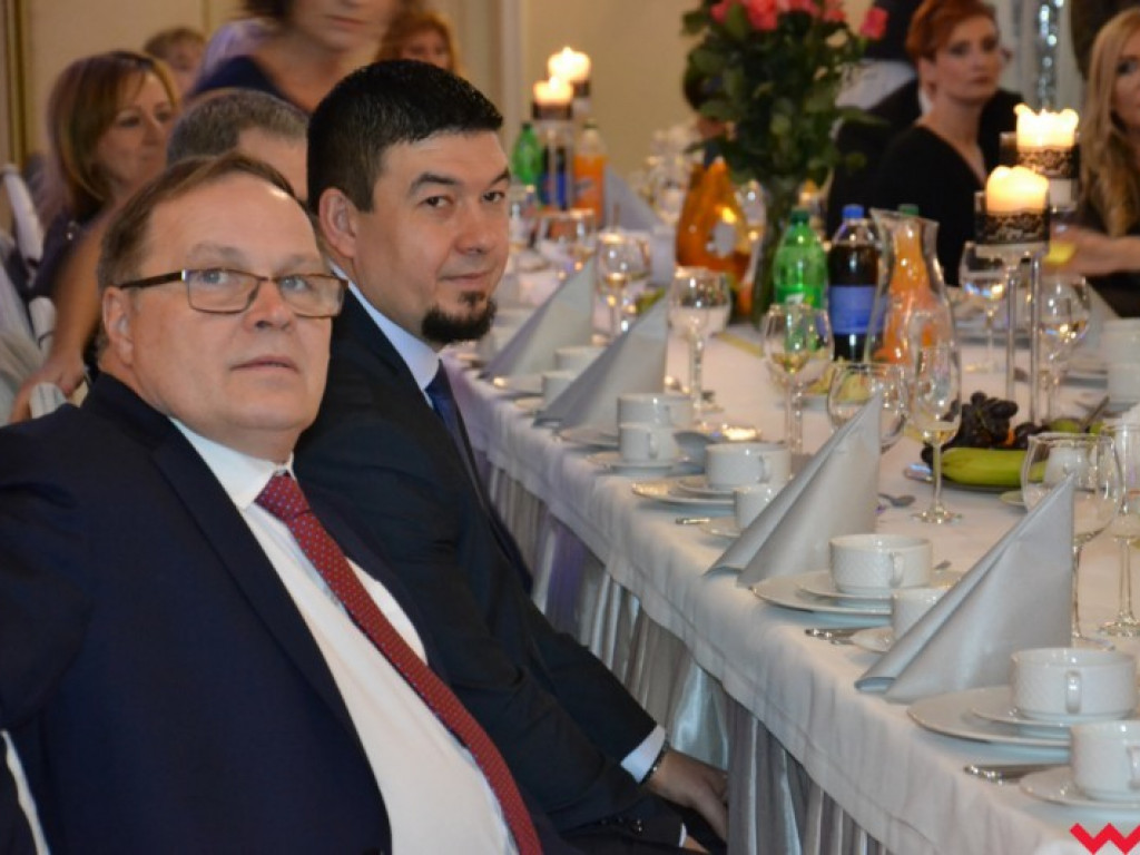 Studniówka 2018. Zobacz jak poloneza zatańczyli maturzyści „rolnika”