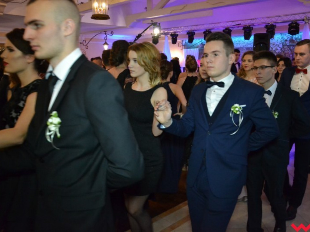 Studniówka 2018. Zobacz jak poloneza zatańczyli maturzyści „rolnika”