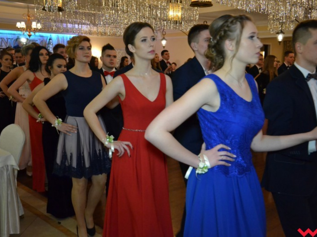 Studniówka 2018. Zobacz jak poloneza zatańczyli maturzyści „rolnika”