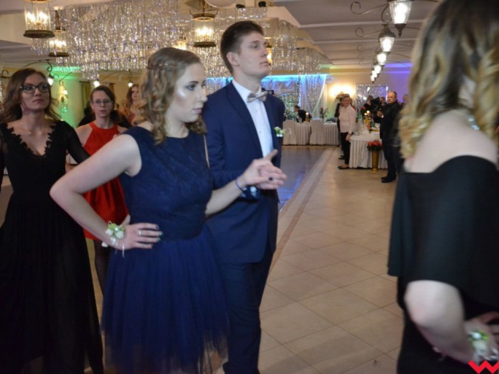 Studniówka 2018. Zobacz jak poloneza zatańczyli maturzyści „rolnika”