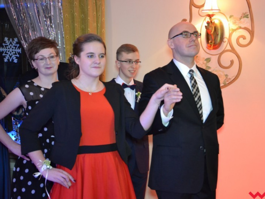 Studniówka 2018. Zobacz jak poloneza zatańczyli maturzyści „rolnika”